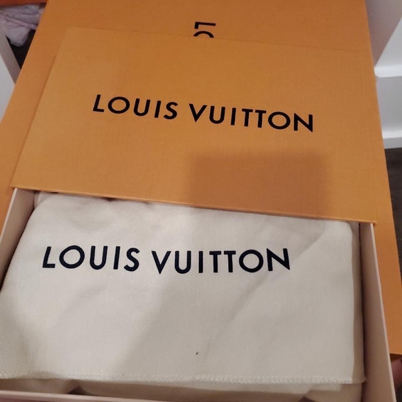 Louis Vuitton Wallet - Picture 2 of 3